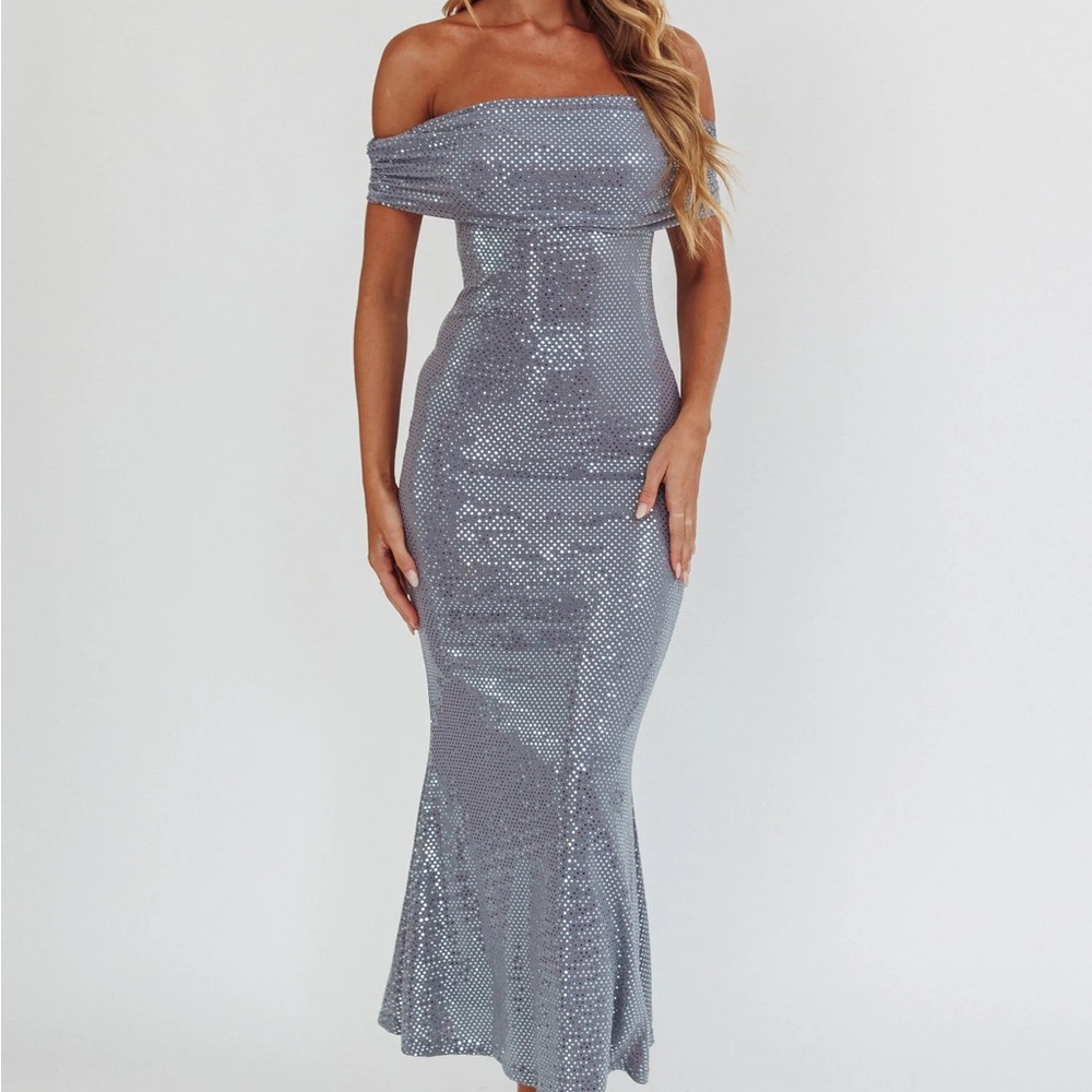 Selfie Leslie Silver Off-Shoulder Bodycon Dress